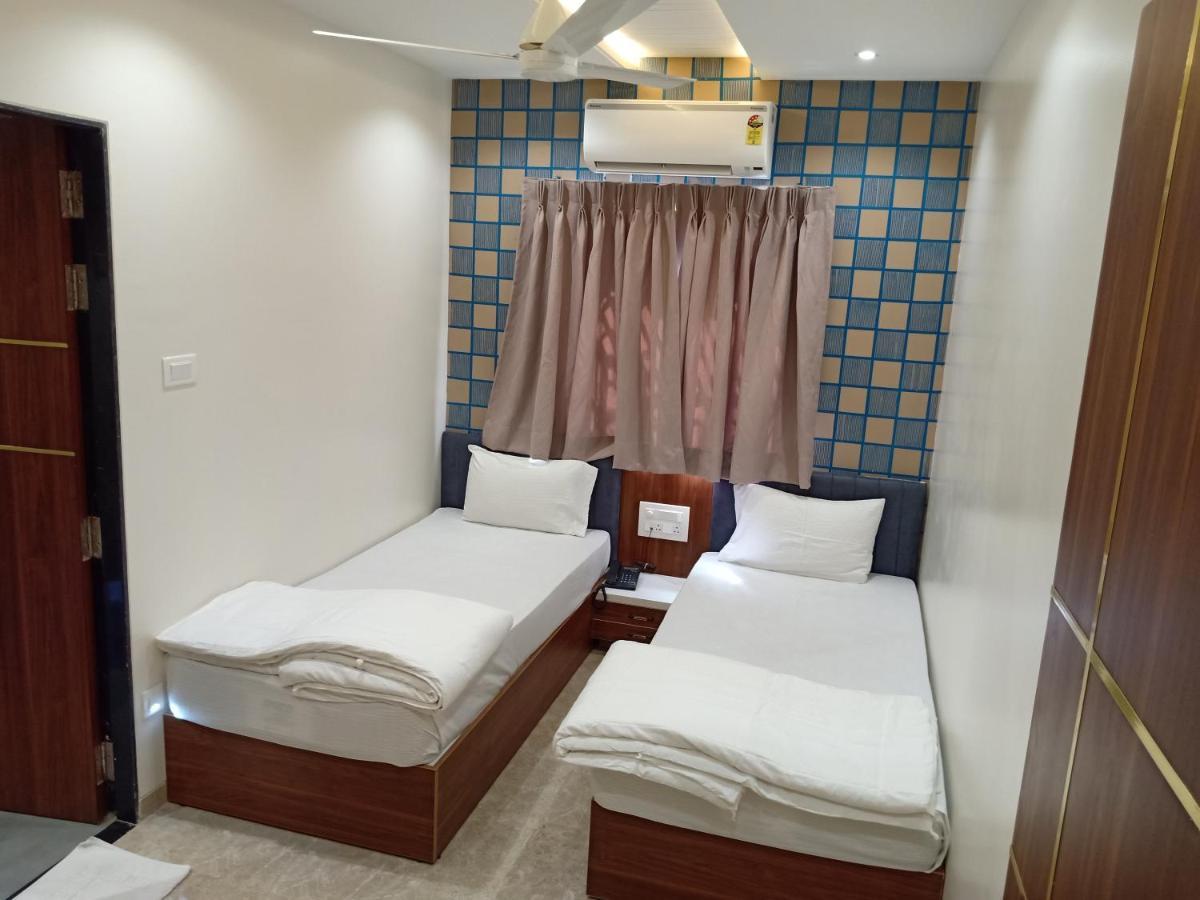 Hotel Suvarnam Residency Ахмаднагар Екстериор снимка