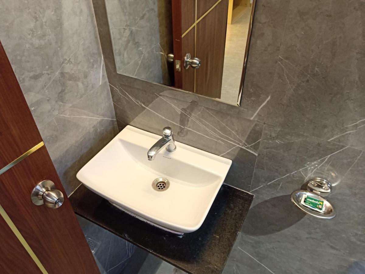 Hotel Suvarnam Residency Ахмаднагар Екстериор снимка