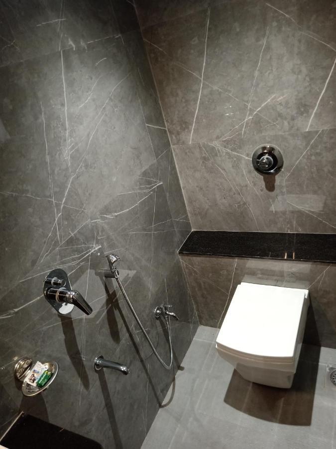 Hotel Suvarnam Residency Ахмаднагар Екстериор снимка