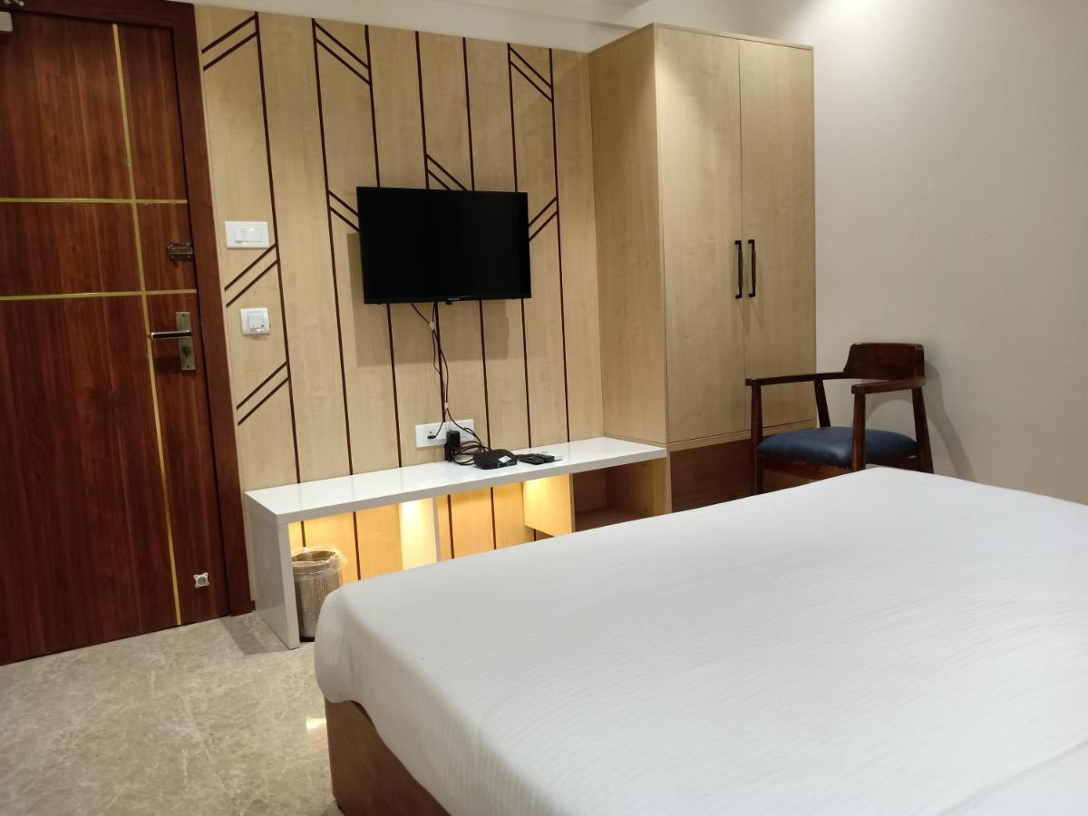 Hotel Suvarnam Residency Ахмаднагар Стая снимка