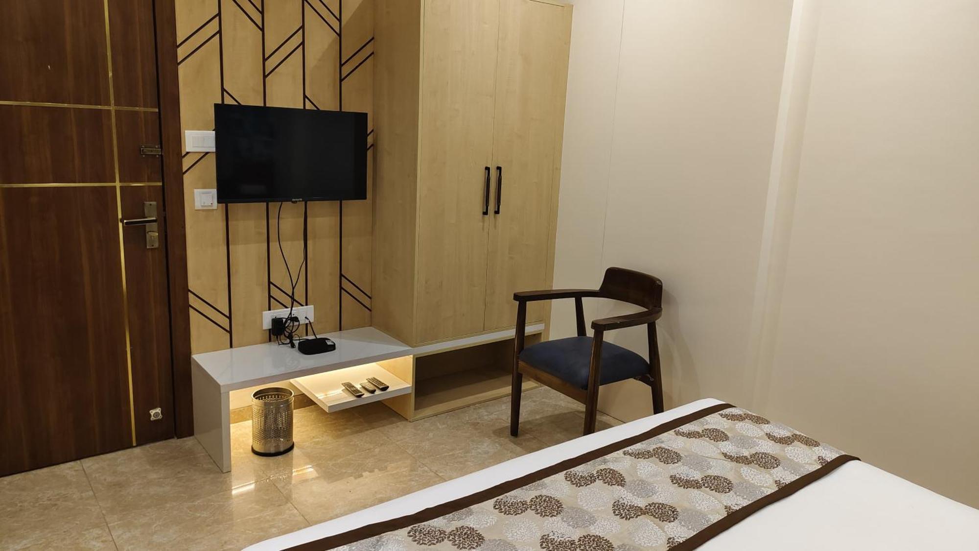 Hotel Suvarnam Residency Ахмаднагар Екстериор снимка