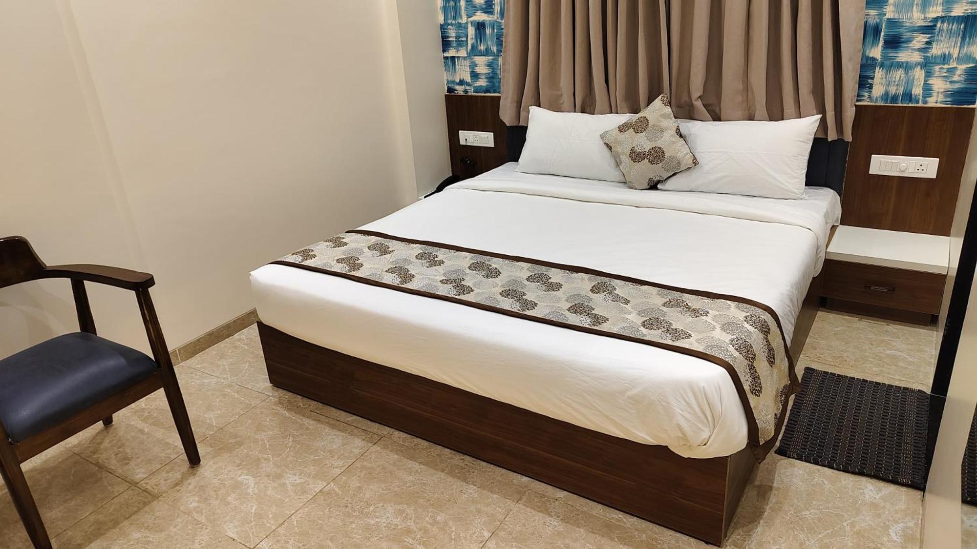 Hotel Suvarnam Residency Ахмаднагар Екстериор снимка
