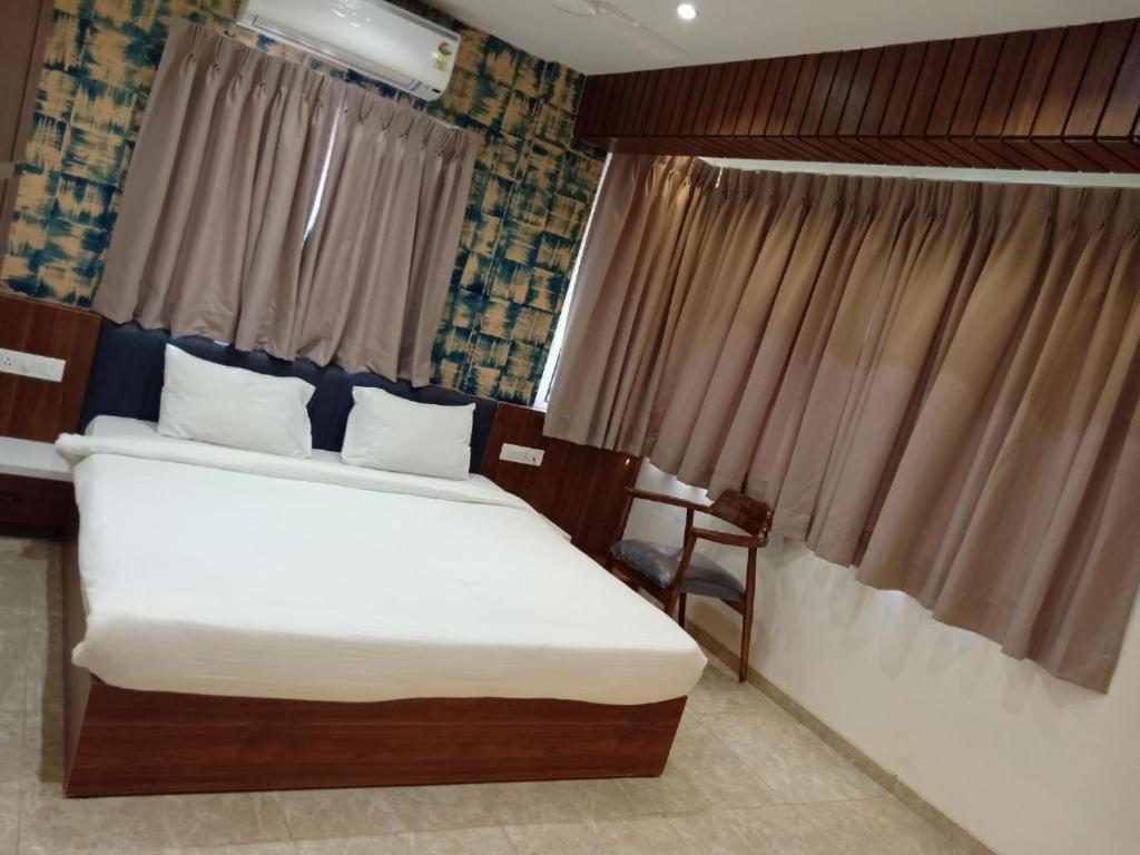 Hotel Suvarnam Residency Ахмаднагар Екстериор снимка